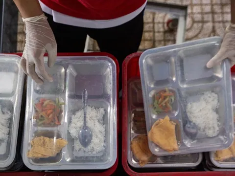 Chỉ cần quét QR, phụ huynh TP.HCM biết con ăn gì, từ đâu