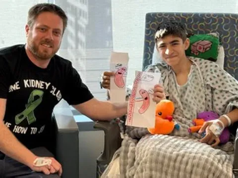 Người hàng xóm tốt bụng hiến thận cứu sống cậu bé 15 tuổi