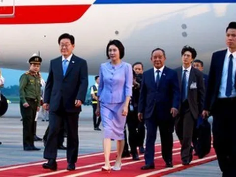 Tổng thống Hàn Quốc Lee Jae Myung và Phu nhân đến Hà Nội