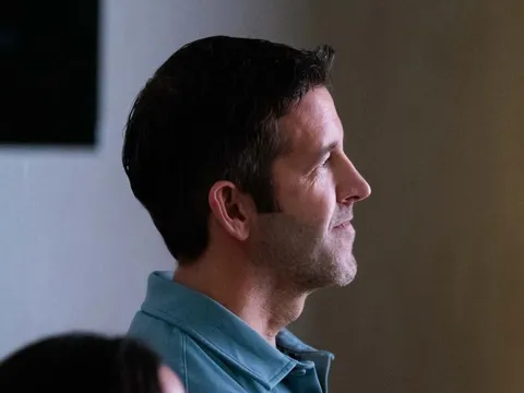 Học vấn khó tin của người kế nhiệm Tim Cook tại Apple