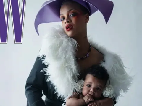 Con gái chưa đầy 1 tuổi của Rihanna cùng mẹ gây bão mạng