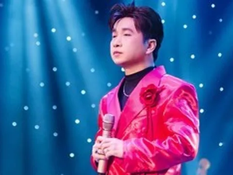 Nam ca sĩ tự nhận mình trưởng thành hơn sau 25 năm làm nghề, tiết lộ hôn nhân với vợ trẻ kém 12 tuổi