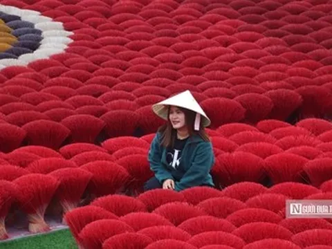 Sắc đỏ rực rỡ ở Quảng Phú Cầu và những làng nghề "không thể bỏ lỡ" dịp 30/4