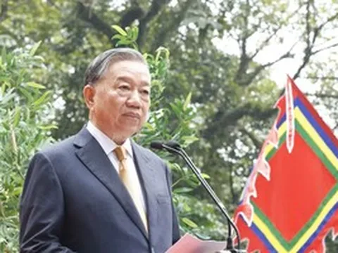 Tổng Bí thư, Chủ tịch nước Tô Lâm dâng hương 
tưởng niệm các Vua Hùng tại Phú Thọ