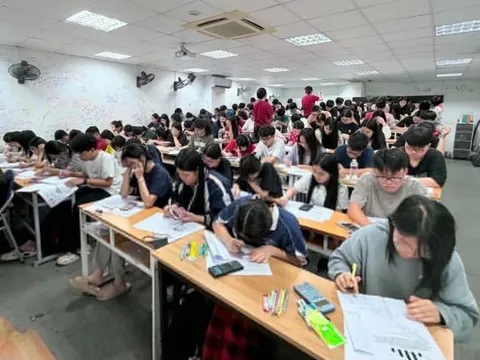 Chi cả chục triệu mỗi tháng cho 'cuộc đua' vào lớp 10 công lập