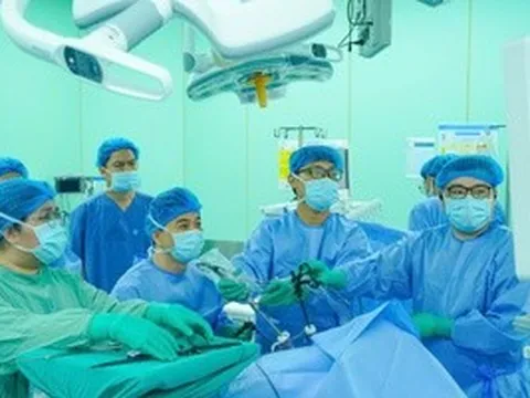 Người đàn ông Indonesia sang Việt Nam mổ ung thư đại trực tràng