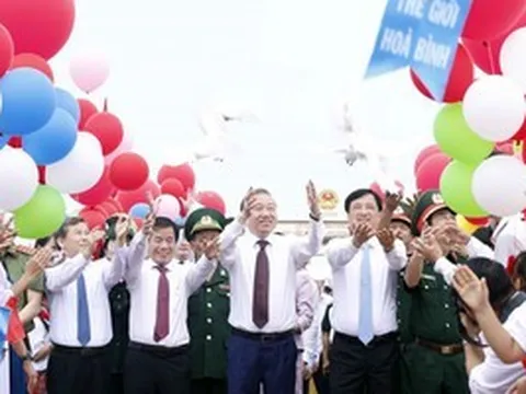 Tổng Bí thư, Chủ tịch nước Tô Lâm dự Lễ Thượng cờ "Thống nhất non sông" ở Quảng Trị