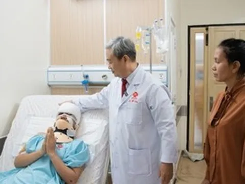 Tai nạn lao động nghiêm trọng, cô gái 26 tuổi bị máy tuốt lúa cuốn lột da đầu