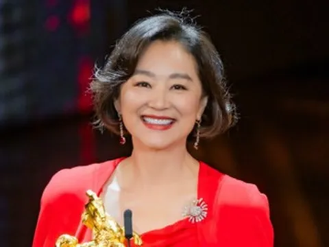 'Đệ nhất mỹ nhân châu Á' viên mãn bên chồng CEO, được săn đón ở tuổi 72 là ai?