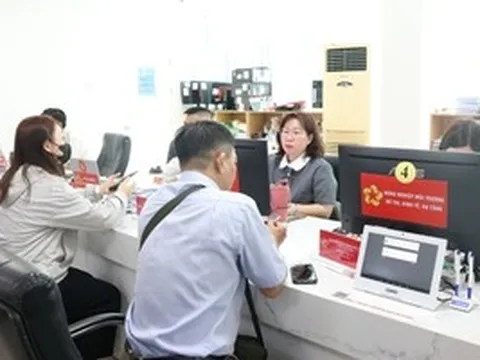 Từ ngày 1-5: Ai có quyền quyết định cho cán bộ TPHCM đi nước ngoài?