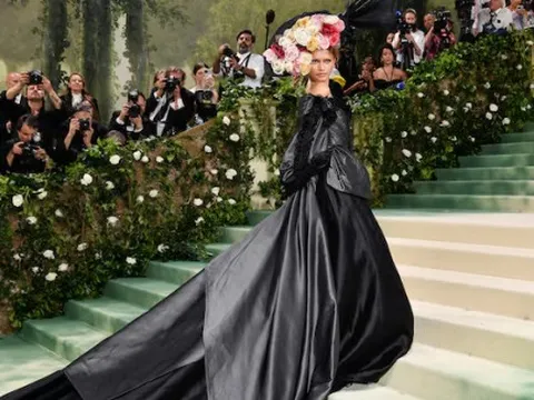Vì sao vé tham dự sự kiện thời trang Met Gala gần 2 tỷ đồng vẫn 'cháy chỗ'?