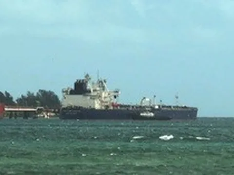 Phát hiện tàu chở gần 300.000 thùng dầu Nga đang di chuyển, đến sát Cuba thì bất ngờ dừng lại