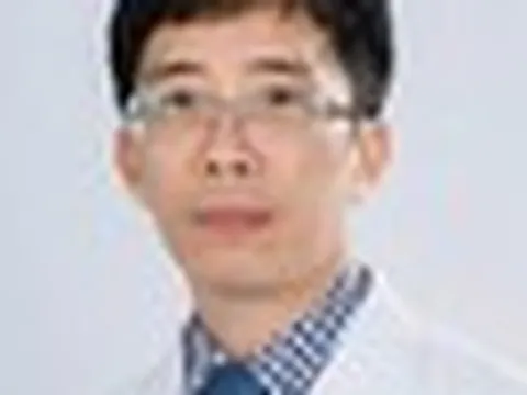 Giáo sư HOT nhất MXH cứu người trên máy bay: Là Giám đốc Trung tâm Đột quỵ tại bệnh viện hàng đầu Việt Nam, 49 tuổi được phong hàm GS trẻ nhất năm 2025