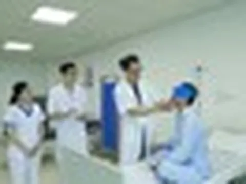 Bị em họ cắn, người đàn ông Bắc Ninh đứt nửa môi trên
