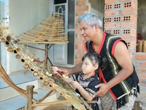 8X Tây Nguyên gác hạnh phúc riêng, đi hát để nuôi đàn con không cùng huyết thống