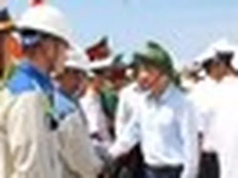 Thứ trưởng Trần Văn Thuấn: Y bác sĩ ở Trường Sa là “nguồn nội lực” để phát triển y tế biển đảo