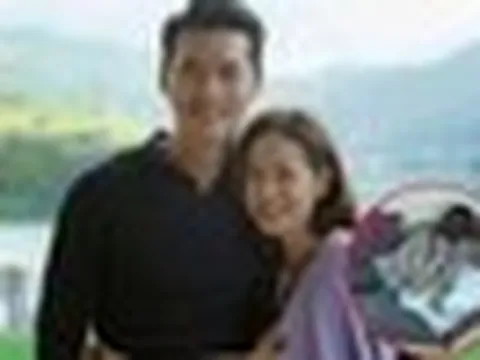 Đang tràn lan loạt ảnh Son Ye Jin ngả ngốn, lao vào lòng trai lạ