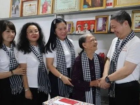 Đảng ủy các cơ quan Đảng TPHCM thăm các Mẹ Việt Nam Anh hùng tại Cao Bằng