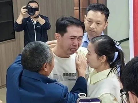 Vợ mất, con trai 4 tuổi bị bắt cóc: 35 năm sau người cha òa khóc khi gặp lại con