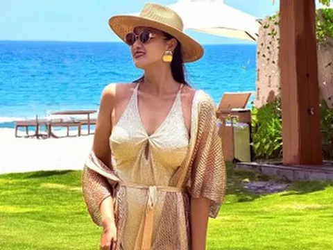 Diễn viên Lã Thanh Huyền khoe dáng sexy sau thời gian ở ẩn