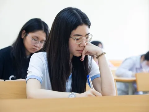 Có cần đo trường chuyên quốc tế bằng du học, chứng chỉ?