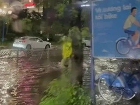 Vì sao đường phố Hà Nội úng ngập dù mưa không quá lớn?