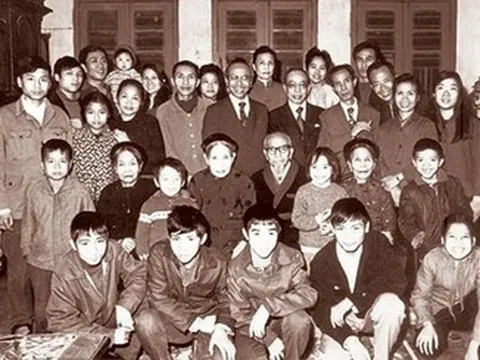 Chủ tiệm vàng nức tiếng Hà thành dạy 8 con thành tài, 4 người là giáo sư