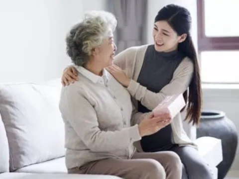Về già, khi không đủ trả tiền viện phí tôi mới thấm: Cách thông minh nhất để vừa cho tiền con mà vẫn nghỉ hưu sung sướng...