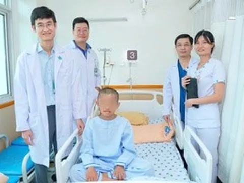 Tiến bộ y học: Mổ não bé trai 12 tuổi trong lúc bệnh nhi vẫn tỉnh táo