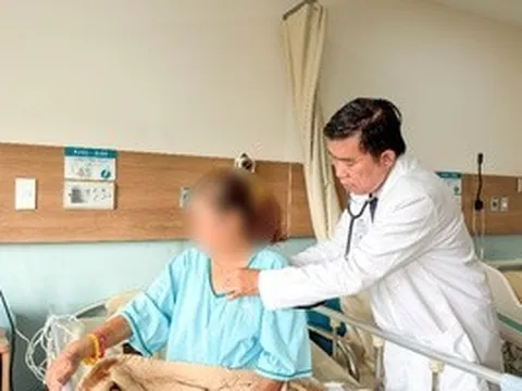 Ho kéo dài, người phụ nữ bị các tạng trong ổ bụng di chuyển lên ngực