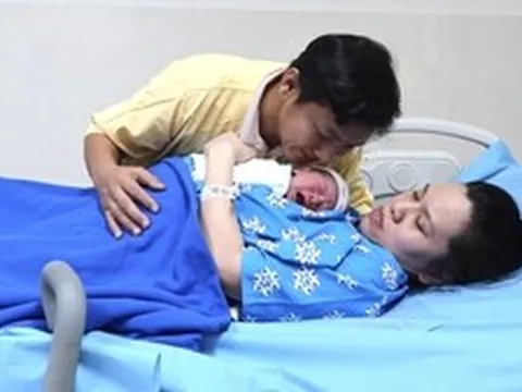Từ 2027, phụ nữ sinh đủ 2 con trước 35 tuổi được hỗ trợ tối thiểu 2 triệu đồng