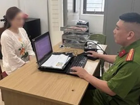 Lập hồ sơ xử lý người phụ nữ chửi bới, hành hung tài xế ô tô giữa đường
