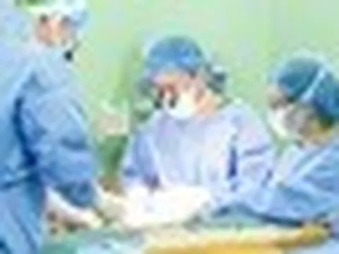 Đưa con sang Việt Nam chữa bệnh, người cha Lào nghẹn ngào viết thư cảm ơn