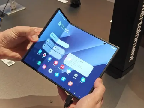 Chi tiết mới lạ trên Galaxy Z TriFold 2