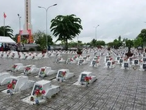 Lấy mẫu sinh phẩm tại nghĩa trang Giồng Riềng (An Giang), mở cơ hội xác định danh tính liệt sĩ