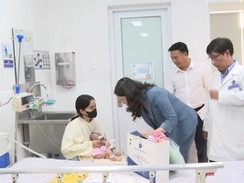 Trao 600 triệu đồng hỗ trợ bệnh nhi khó khăn tại Bệnh viện Nhi Đồng 1