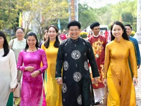 Không chỉ là trang phục, áo dài được Huế định vị như một di sản sống