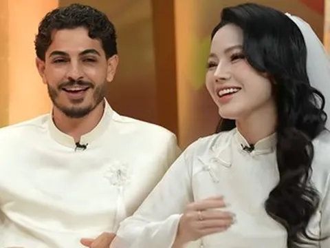 Sang Israel thăm nhà chồng, cô gái Việt khiến mọi người giật mình vì cái bắt tay