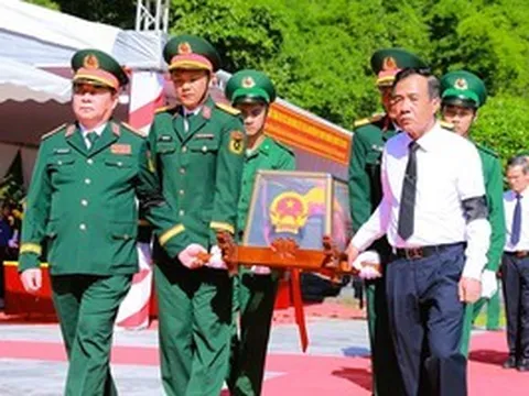 Đại tướng Nguyễn Trọng Nghĩa dự lễ truy điệu, an táng 19 hài cốt liệt sĩ tại Thanh Hóa