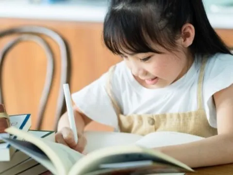 Những bài tập hè độc lạ khiến học sinh 'làm cả cuộc đời cũng không xong'