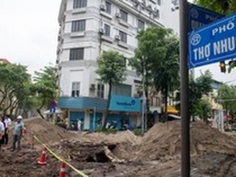 Loạt nút giao phố trung tâm Hà Nội rào chắn phục vụ dự án chống ngập