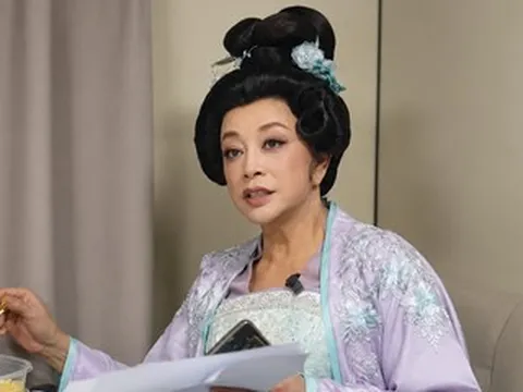 Diễn viên Lưu Hiểu Khánh phản ứng với MC