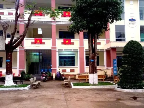 Công an điều tra vụ giấu rìu trong balo mang lên lớp đánh bạn học