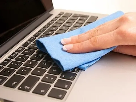 Vệ sinh bàn phím laptop rất đơn giản nhưng nhiều người bỏ qua công đoạn này dễ gây hỏng thiết bị