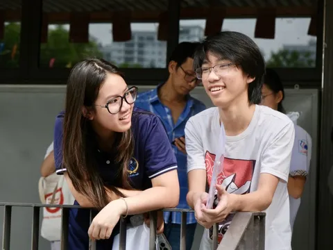 Hơn 124.000 học sinh làm thủ tục thi lớp 10 ở Hà Nội