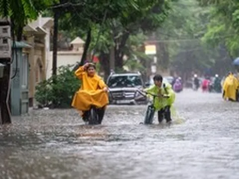 Hà Nội ngập kinh hoàng, Sở GD-ĐT chỉ đạo nóng cho tất cả các trường trên thành phố