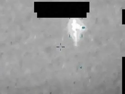 Chuyên gia Trung Quốc kinh ngạc khi xem một video UFO mà Mỹ công bố: “Thứ này quả thực không bình thường”