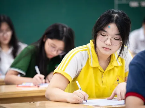 Điều đặc biệt trong đề Văn chuyên vào lớp 10 ở Hà Nội