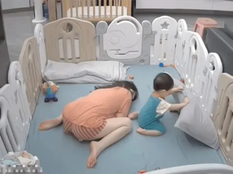 Ngày nào đi làm về cũng thấy vợ đờ đẫn, xem camera giấu kín ở nhà, chồng không thể nào chịu nổi