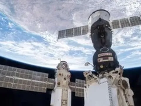 NASA yêu cầu các phi hành gia sơ tán khỏi trạm vũ trụ vì sự cố rò rỉ